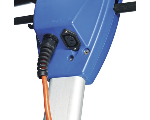 Detailansicht eines Stromanschlusses mit Kabel