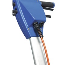 Detailaufnahme einer Reinigungsmaschine mit Stromkabelanschluss
