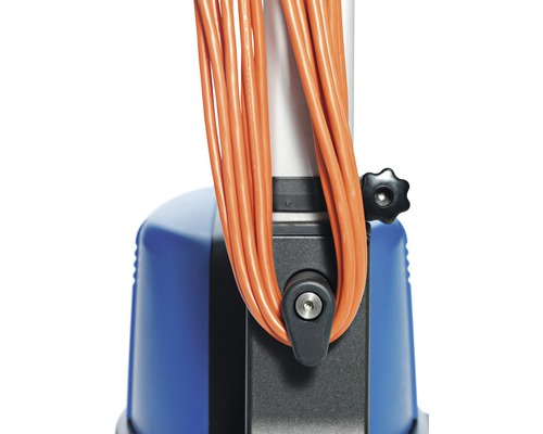 Detailaufnahme einer Pumpe mit Kabelaufwicklung