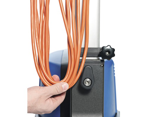 Oranges Kabel an einem blauen Gerät