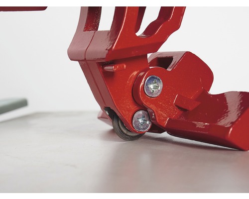 Detailansicht eines Rollschneiders mit Metallelementen und Schrauben