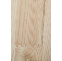 Holzpaneele mit sichtbarer Holzstruktur und Keilzinkenverbindung