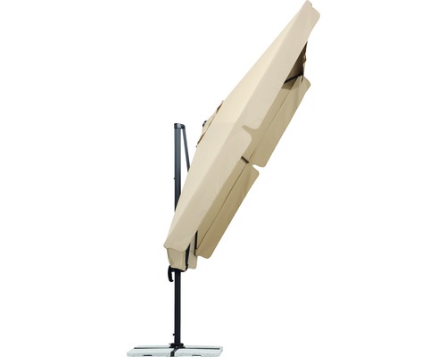 Quadratischer Ampelschirm mit Standfuß