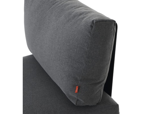 Detailaufnahme eines grauen Stoffkissens