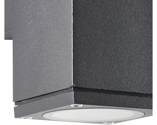 Detailaufnahme einer Außenwandleuchte