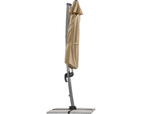 Geschlossener Ampelschirm auf einem Sockel