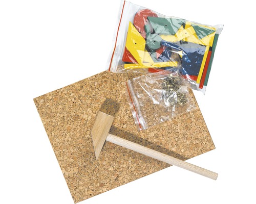 Hammerheftspiel mit Korkplatte, Hammer, Nägeln und bunten Holzformen