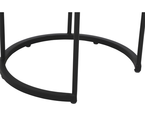 Detailaufnahme des schwarzen Metallgestells eines Beistelltisches.