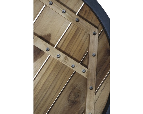 Detailansicht einer runden Tischplatte aus Holz mit Schrauben