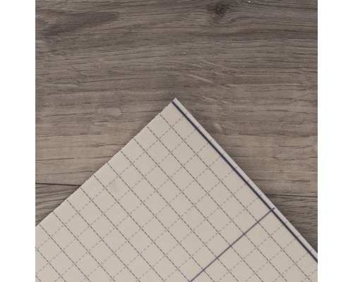 Quadratische Schneidematte auf Holzuntergrund