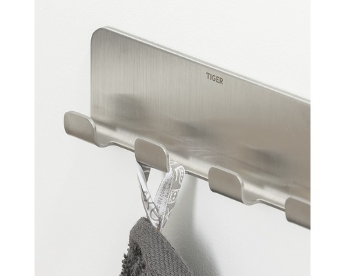 Tiger Logo Hakenleiste mit Handtuch