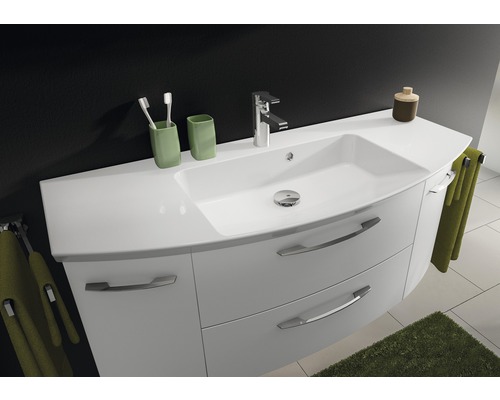 Waschtisch mit zwei Schubladen, Waschbecken und Armatur im Badezimmer