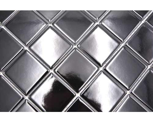 Nahaufnahme von quadratischen Mosaikfliesen