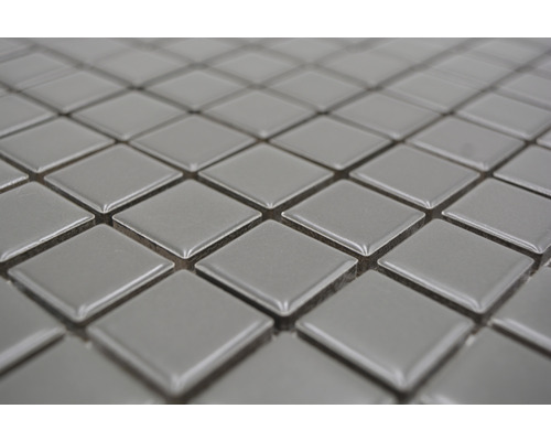 Mosaikfliese mit quadratischen Elementen