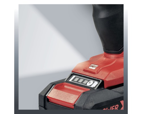 Nahaufnahme einer roten Akku-Bohrmaschine mit Ladezustandsanzeige.