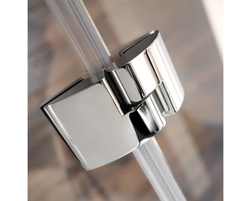Detailaufnahme eines Duschkabinen-Stabilisators aus Metall