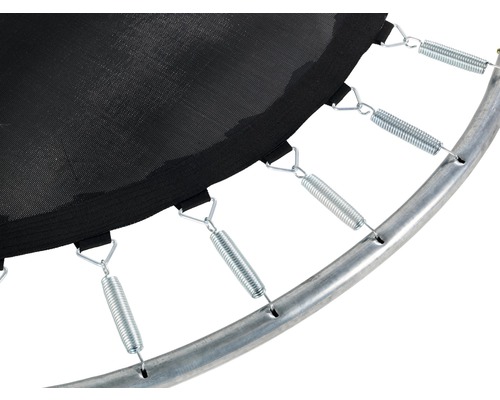 Detailaufnahme einer Trampolinspringmatte mit Federn und Rahmen