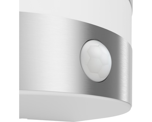 Nahaufnahme einer weißen Lampe mit Bewegungsmelder.