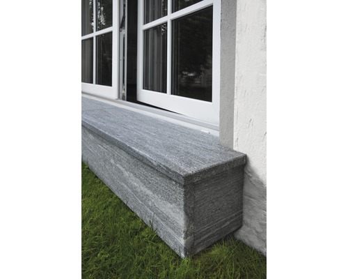 Fenster mit Fensterbank aus Granit