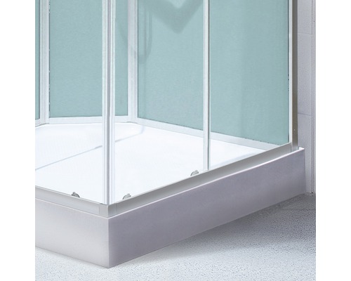 Dusche mit transparentem Glas und niedrigem Einstieg