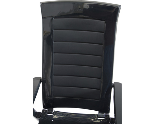 Rückansicht eines schwarzen Gartenstuhls mit horizontalen Lamellen