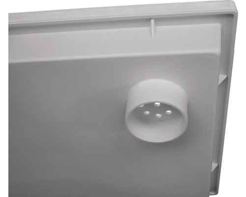 Detailaufnahme eines weißen Duschwannenablaufs