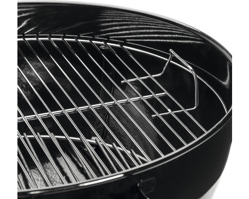 Detailansicht eines Kugelgrills mit Grillrost