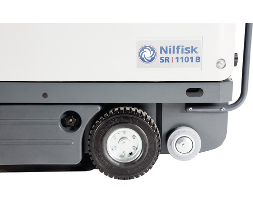 Detailansicht einer Nilfisk Kehrmaschine SR 1101 B mit Rädern