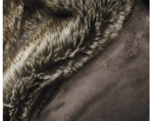 Kuscheldecke mit Fellrand