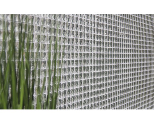 Wand aus quadratischen Glasmosaikfliesen