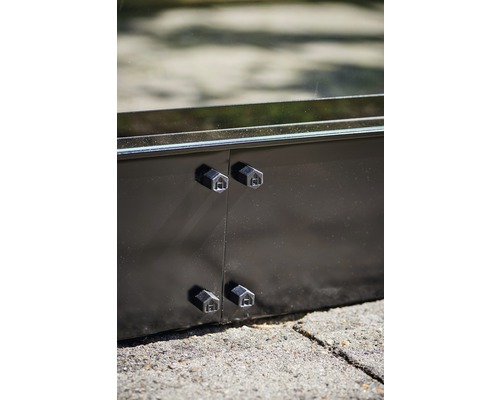 Detailansicht eines Hochbeets mit Verbindungselementen im Hornbach Design