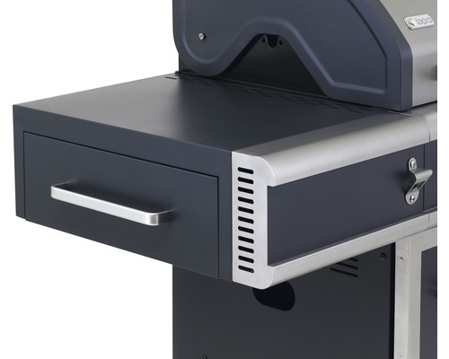 Detailansicht eines Grills mit Schublade und Flaschenöffner