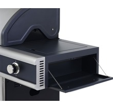 Detailansicht eines Gasgrills mit geöffneter Tür
