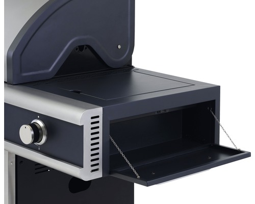 Detailansicht eines Gasgrills mit geöffneter Tür