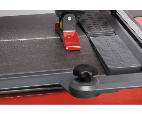 Fliesenschneider im Detailansicht