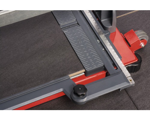 Detailansicht Fliesenschneider mit Fliesenelement