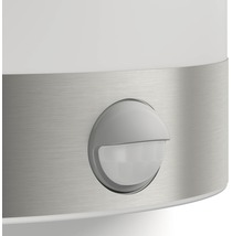 Nahaufnahme eines Bewegungsmelders an einer Lampe