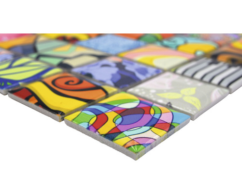 Mosaikfliesen mit bunten Mustern