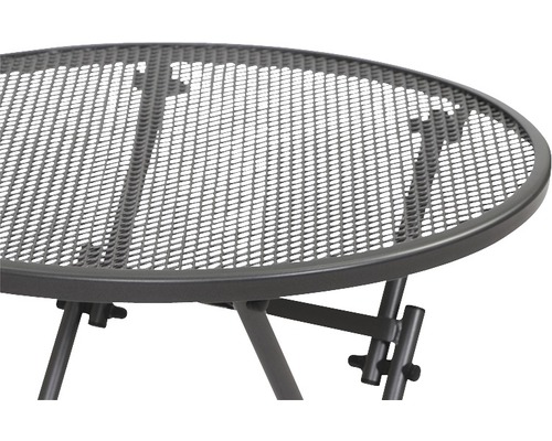 Detailansicht eines runden Gartentisches mit Metallgitterplatte und klappbarem Untergestell