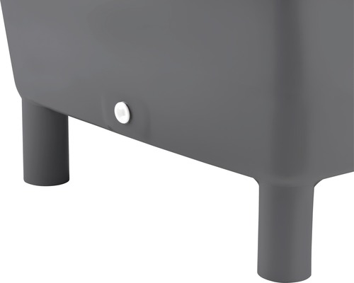 Detailansicht eines grauen Pflanzkastens mit Füßen und Wasserablauf