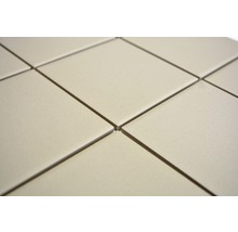 Quadratische Bodenfliesen im Detail