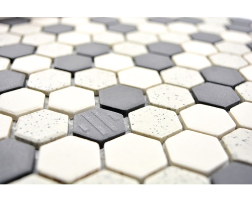 Mosaikfliesen mit sechseckiger Form in Grau- und Cremetönen