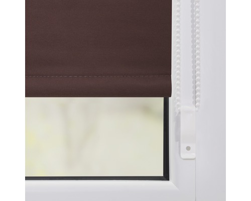 Braunes Rollo am Fenster
