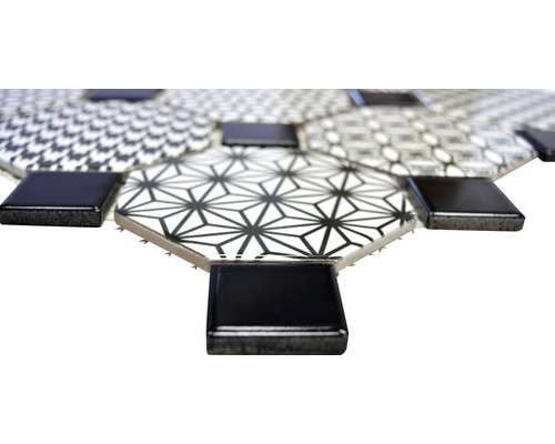 Mosaikfliese mit geometrischen Mustern