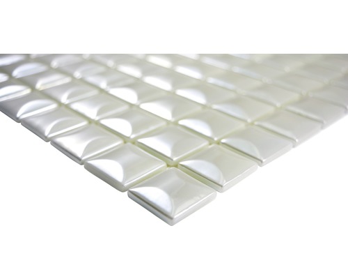 Quadratische Mosaikfliesen aus Glas