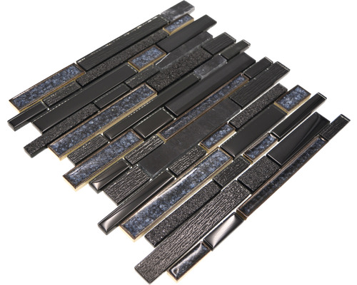 Mosaikmatte mit länglichen, schwarzen Steinen in unterschiedlichen Texturen