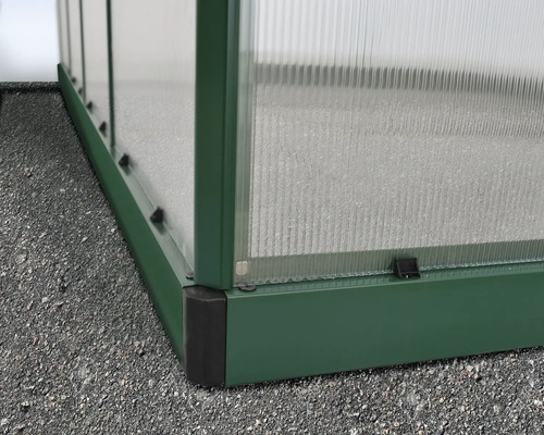 Detailansicht eines Gewächshauses mit Polycarbonatplatten