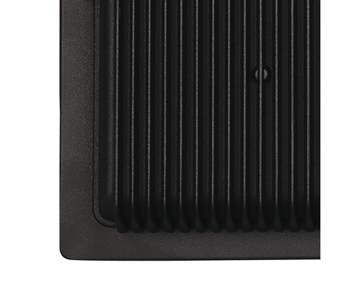 Detailansicht eines LED-Strahlers mit Kühlrippen