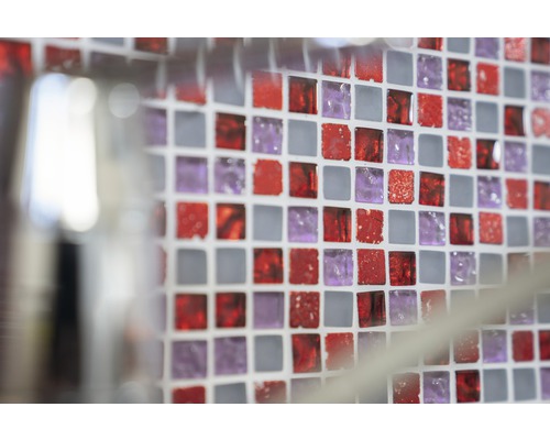 Mosaikfliesen in Rot, Lila und Grau