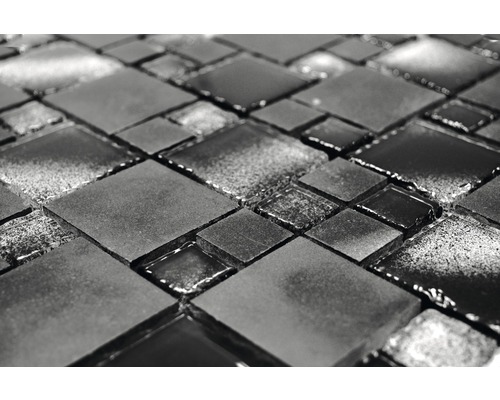 Nahaufnahme von Mosaikfliesen mit quadratischen Formen